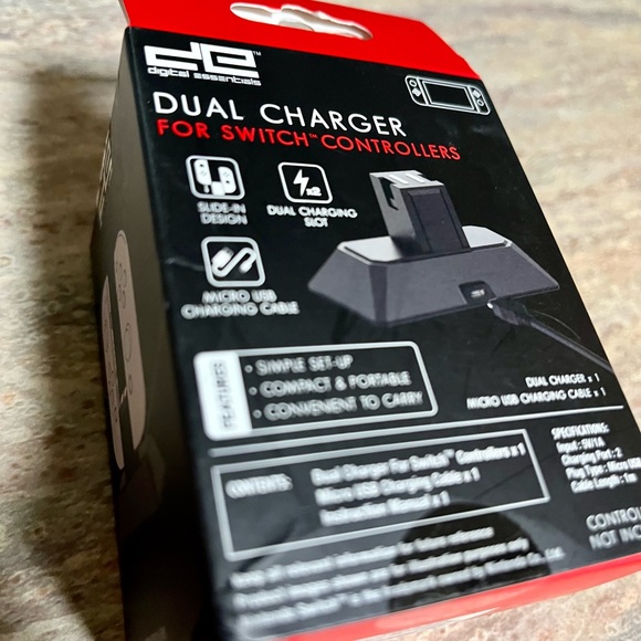 NIB Dual charger for Switch controllers - Picture 7 of 14